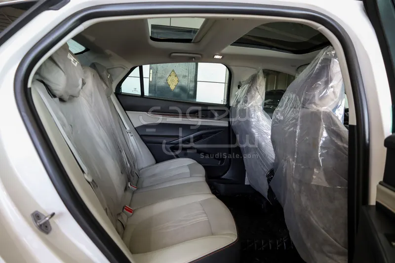 2025 فورد توروس تايتينيوم