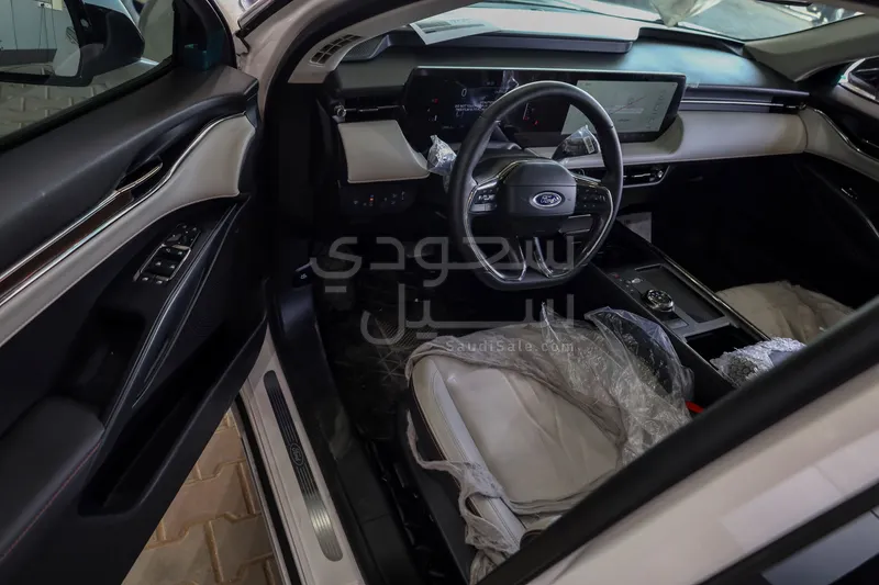 2025 فورد توروس تايتينيوم