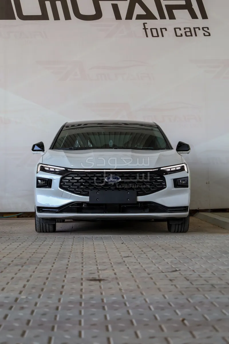 2025 فورد توروس تايتينيوم