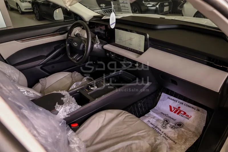 2025 فورد توروس تايتينيوم