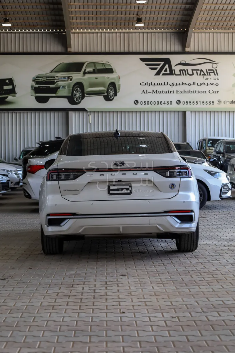 2025 فورد توروس تايتينيوم