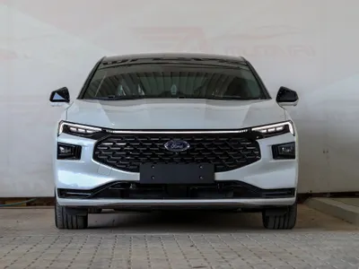 2025 فورد توروس تايتينيوم