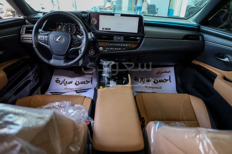 2023 لكزس إي إس 350