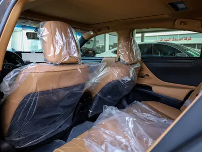 2023 لكزس إي إس 350