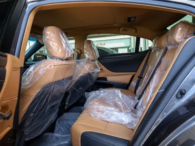 2023 لكزس إي إس 350