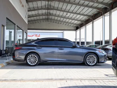 2023 لكزس إي إس 350