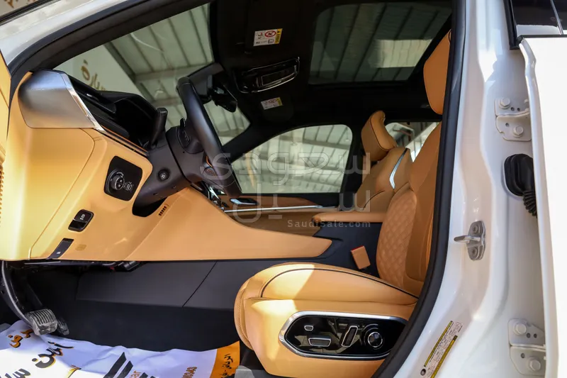 2023 جييب جراند شيروكي ساميت