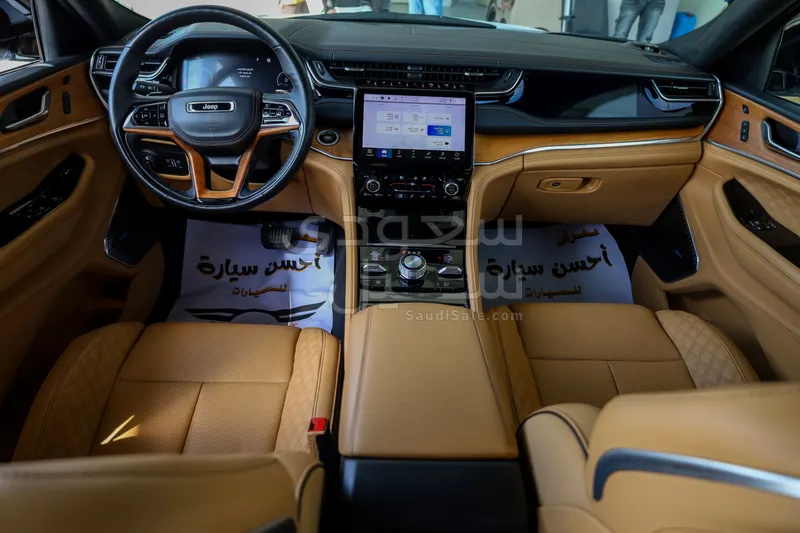 2023 جييب جراند شيروكي ساميت