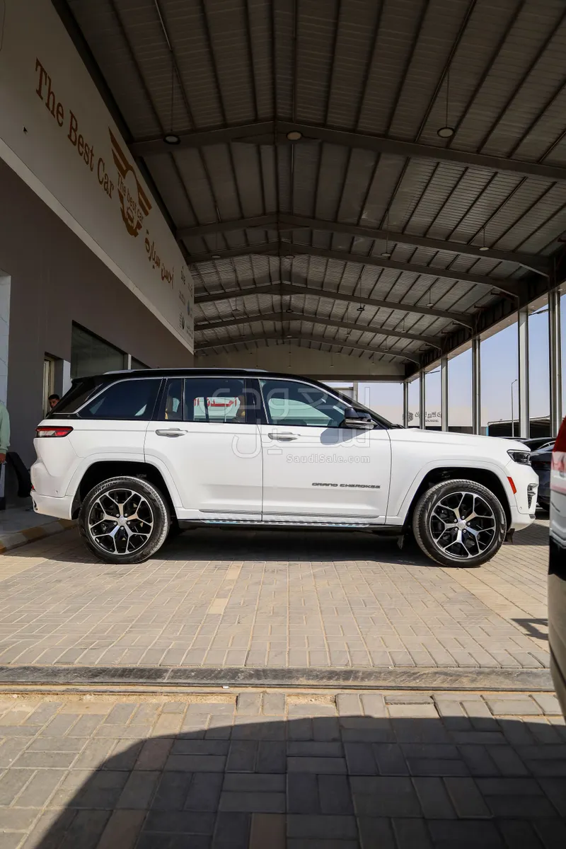 2023 جييب جراند شيروكي ساميت