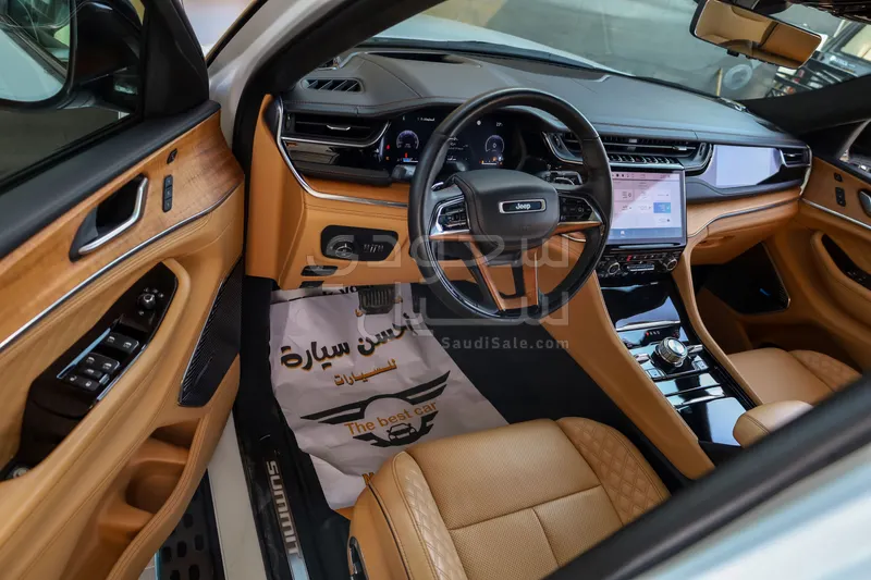 2023 جييب جراند شيروكي ساميت