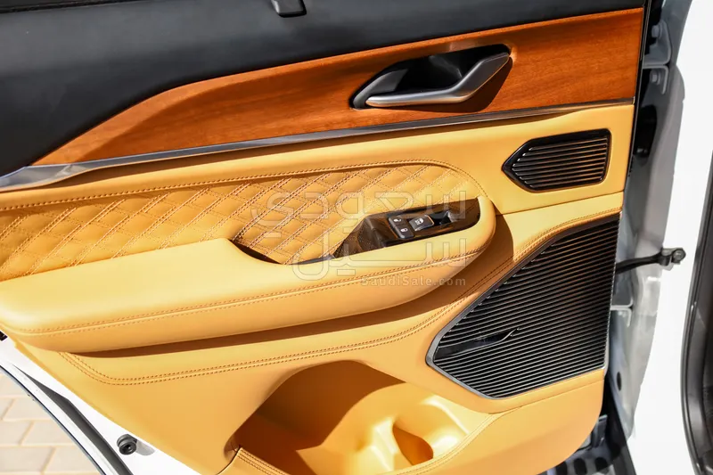 2023 جييب جراند شيروكي ساميت