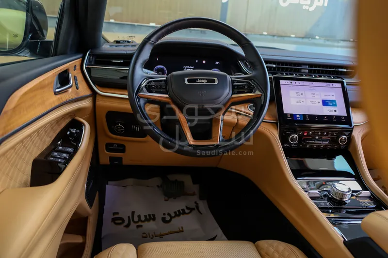 2023 جييب جراند شيروكي ساميت