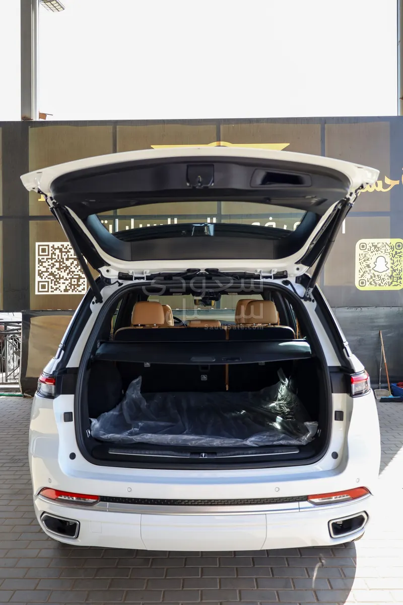 2023 جييب جراند شيروكي ساميت