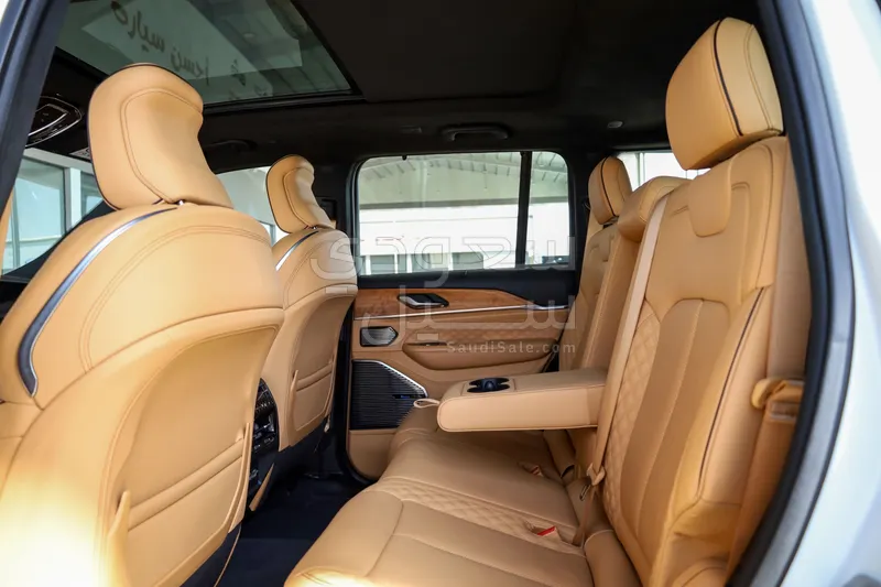 2023 جييب جراند شيروكي ساميت