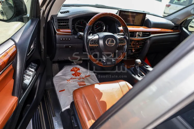 2016 لكزس إل إكس 570