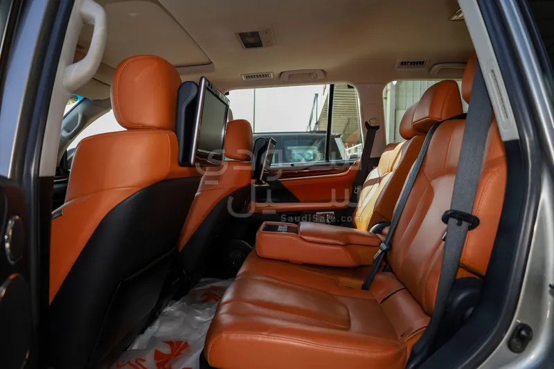 2016 لكزس إل إكس 570