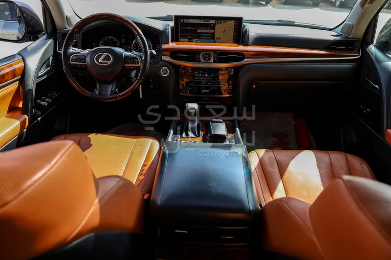 2016 لكزس إل إكس 570