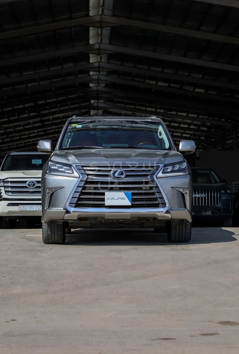 2016 لكزس إل إكس 570