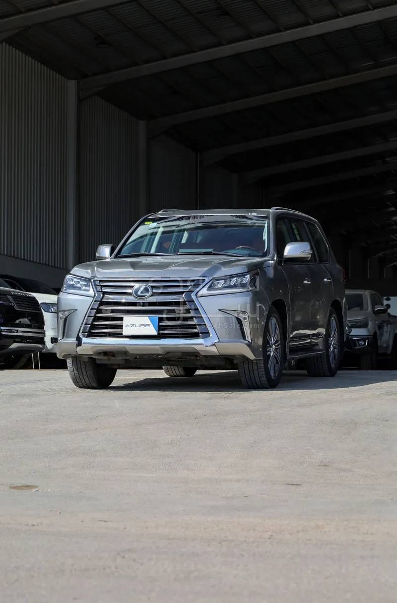 2016 لكزس إل إكس 570