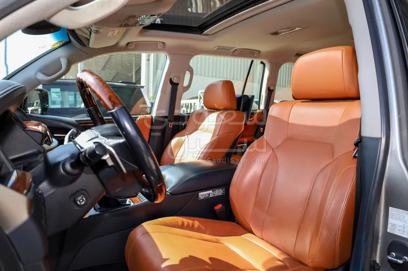 2016 لكزس إل إكس 570