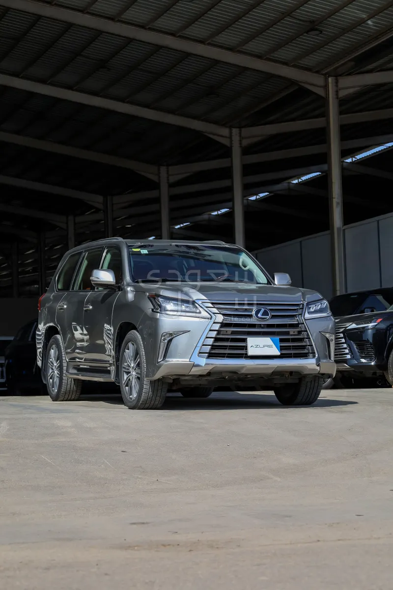 2016 لكزس إل إكس 570