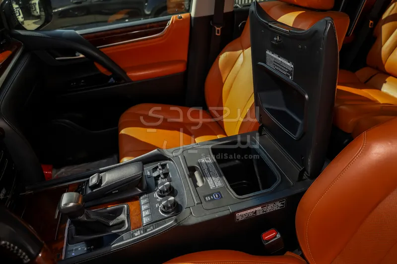 2016 لكزس إل إكس 570