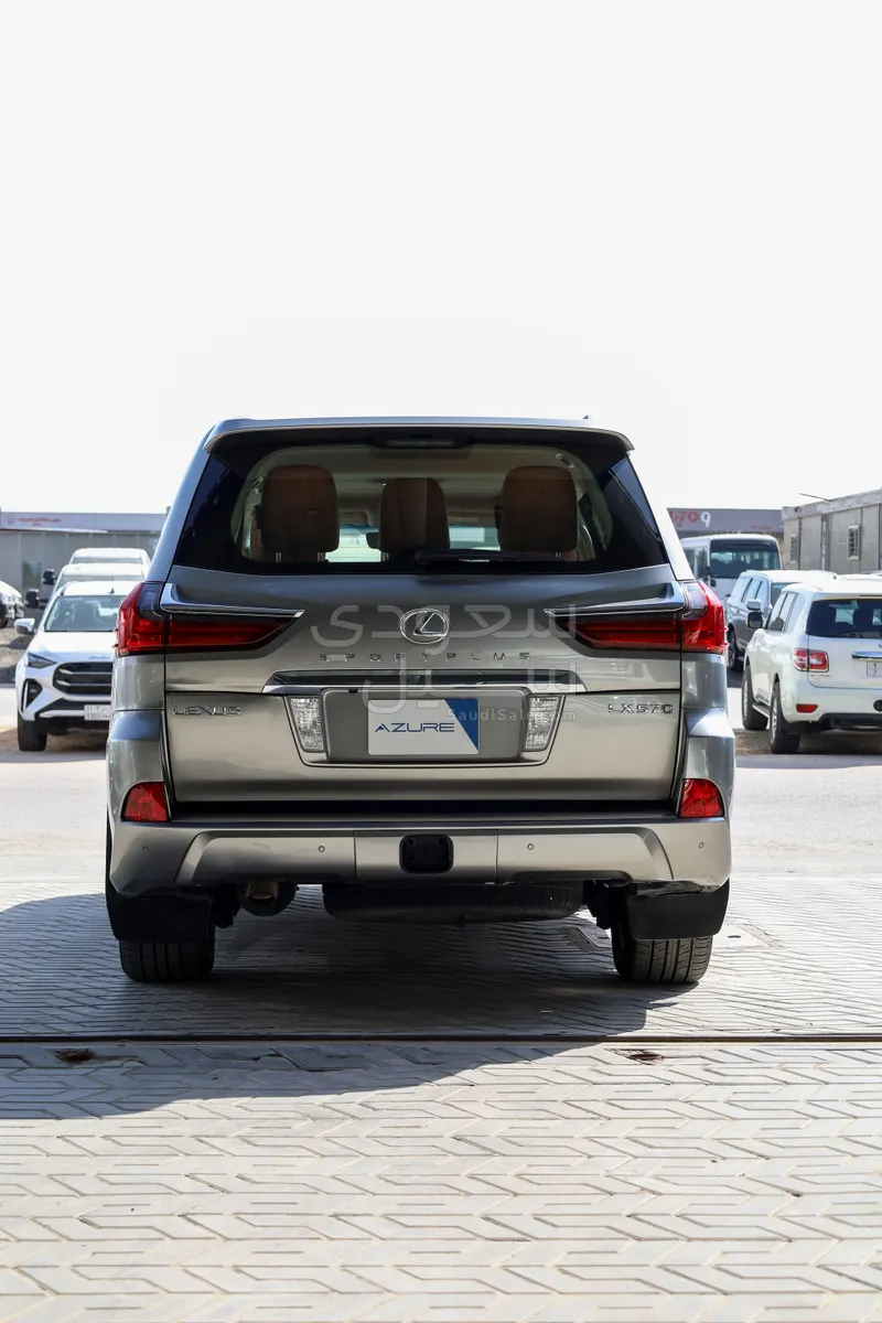 2016 لكزس إل إكس 570