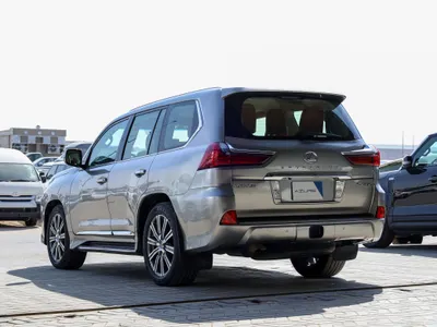 2016 لكزس إل إكس 570