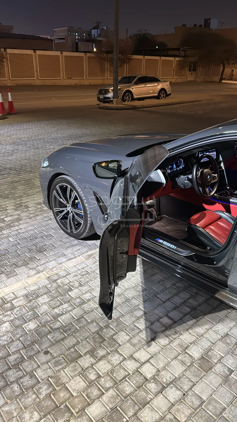 2021 بي ام دبليو الفئة الثامنة إم 850 أي