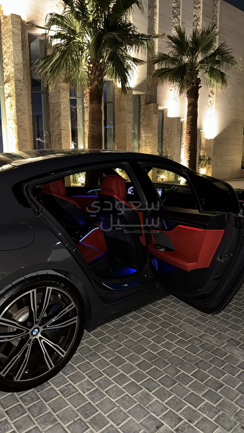 2021 بي ام دبليو الفئة الثامنة إم 850 أي