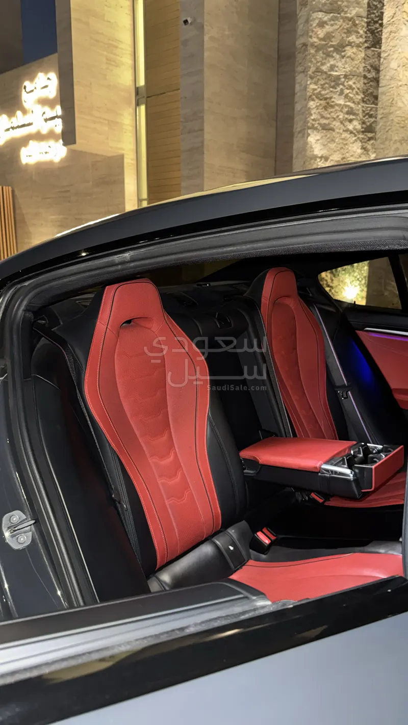 2021 بي ام دبليو الفئة الثامنة إم 850 أي