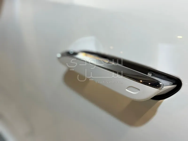 2025 مرسيدس - بنز إي 200 أي إم جي