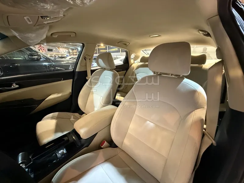 2021 كيا كادينزا