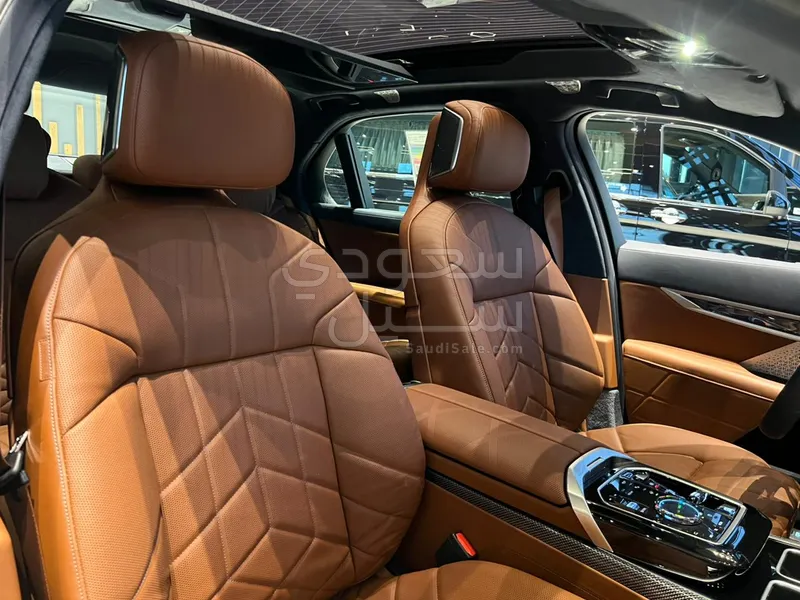 2025 بي ام دبليو الفئة السابعة 760أي