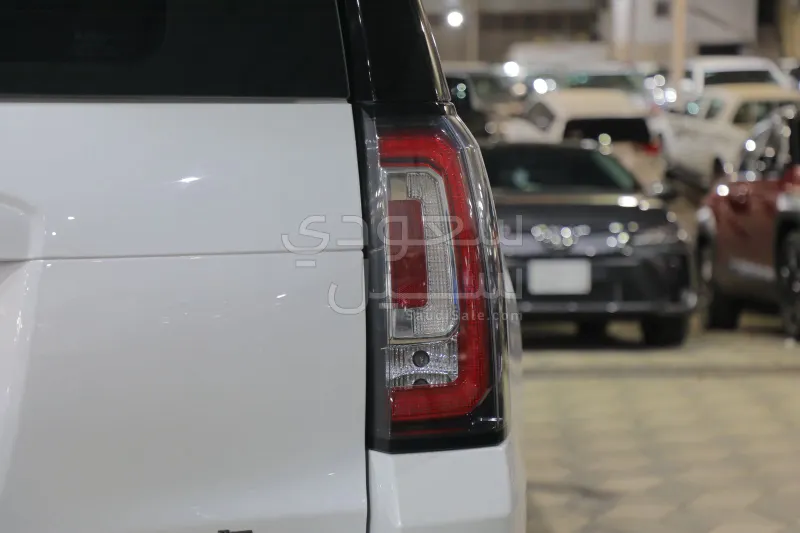 2017 جي ام سي يوكون اس ال تي