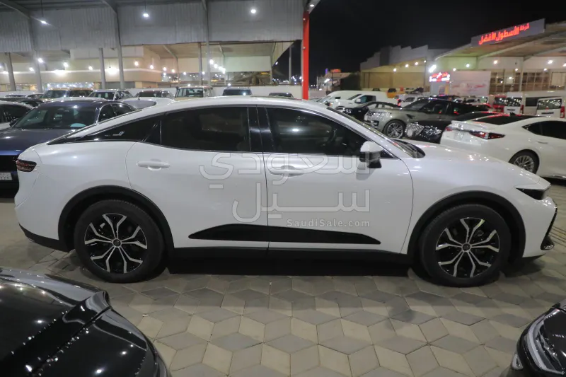 2023 تويوتا كراون بريميوم