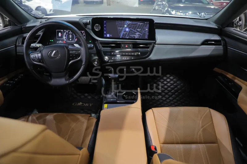 2023 لكزس إي إس 250