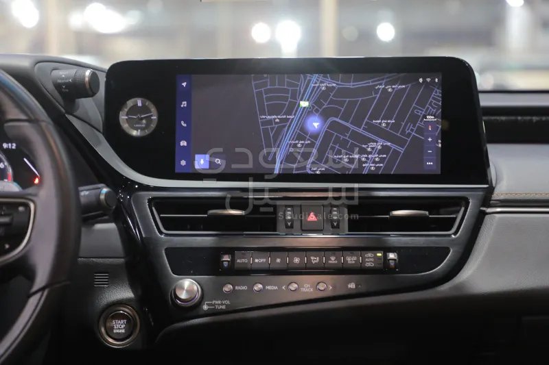 2023 لكزس إي إس 250