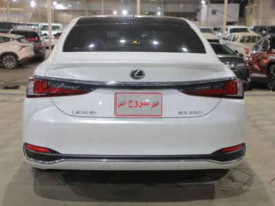 2023 لكزس إي إس 250