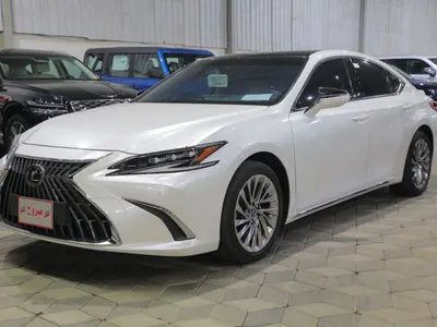 2023 لكزس إي إس 250