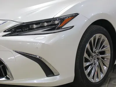 2023 لكزس إي إس 250