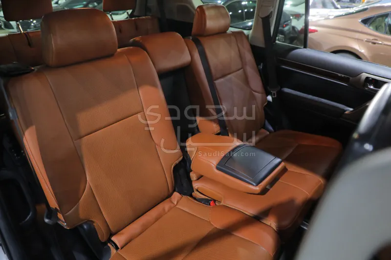 2014 لكزس جي إكس 460