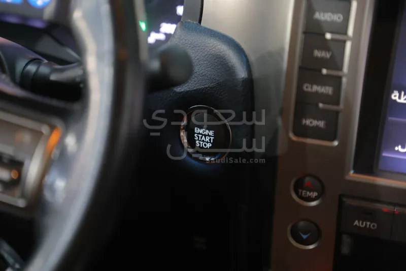 2014 لكزس جي إكس 460