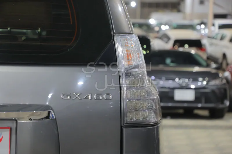 2014 لكزس جي إكس 460