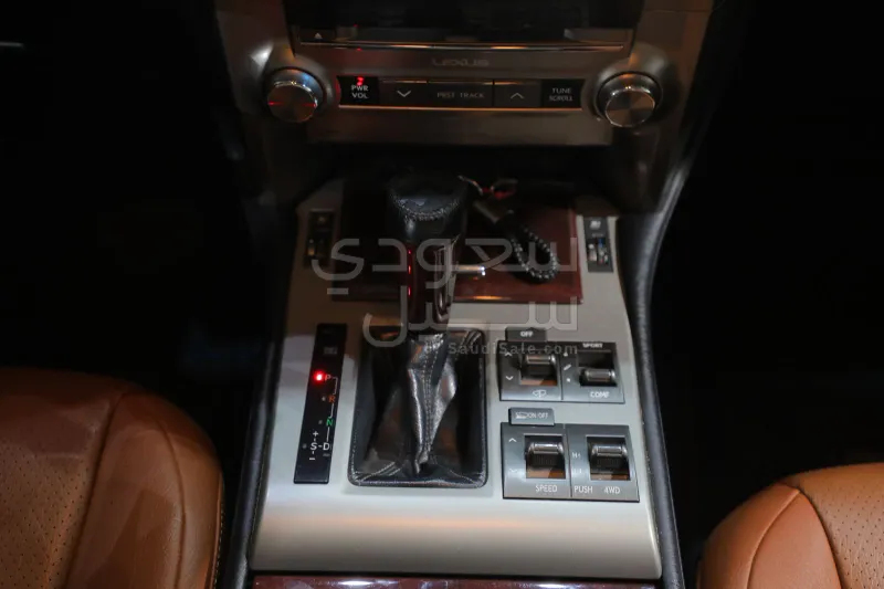 2014 لكزس جي إكس 460