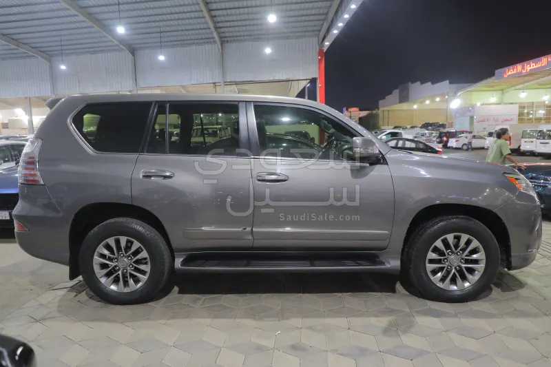 2014 لكزس جي إكس 460