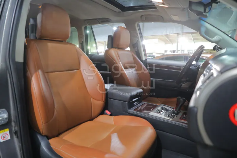 2014 لكزس جي إكس 460