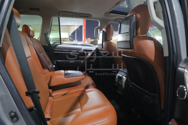 2014 لكزس جي إكس 460