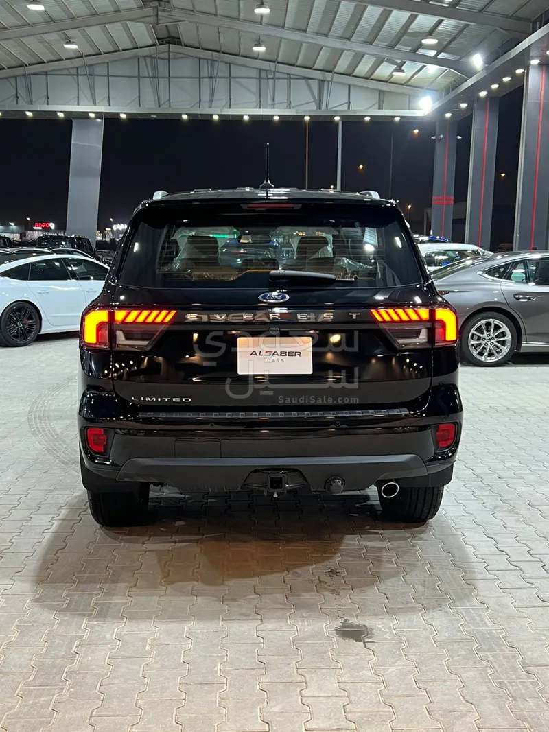 2025 فورد ايفرست