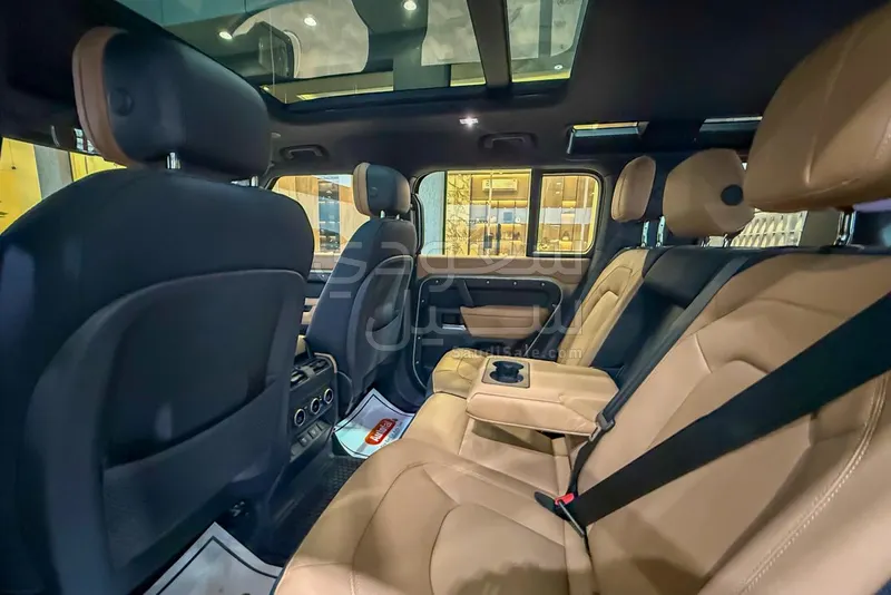 2025 لاند روفر ديفيندر اتش اس اي